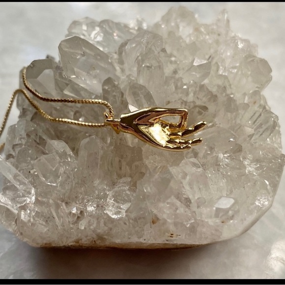 22K Gold Om Hand Necklace - Picture 4 of 11